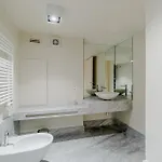 Appartement Guesthost - Cozy With Ac, Near The Genua