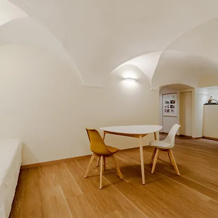 Guesthost - Cozy With Ac, Near The Génova