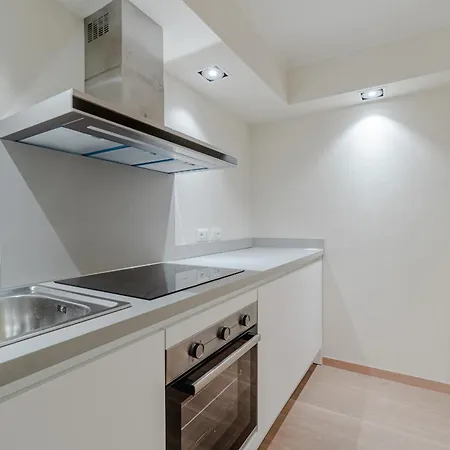 Apartamento Guesthost - Cozy With Ac, Near The