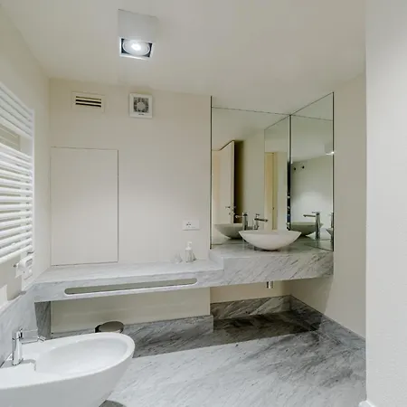 アパート Guesthost - Cozy With Ac, Near The ジェノヴァ