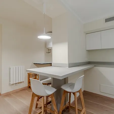 Appartamento Guesthost - Cozy With Ac, Near The Genova
